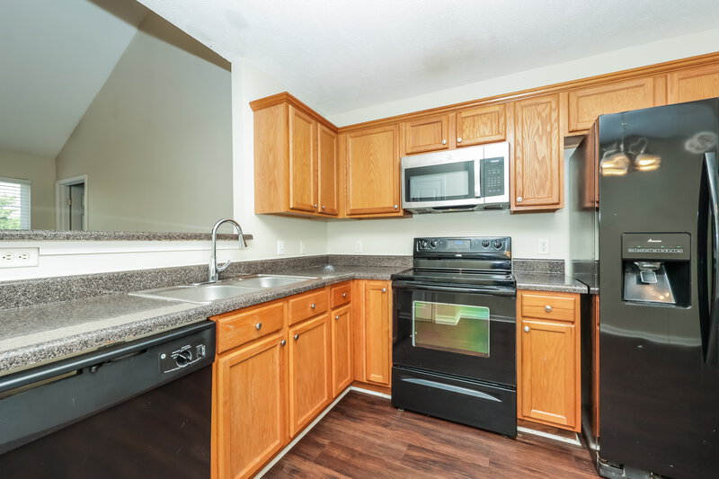 1,960/Mo, 1006 Tom Hailey Blvd La Vergne, TN 37086 Kitchen View 2