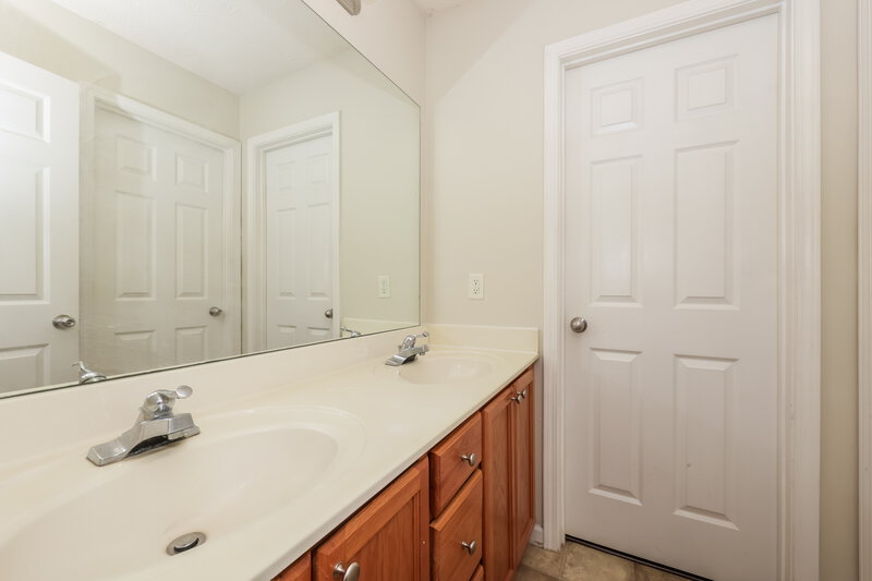 1,960/Mo, 1006 Tom Hailey Blvd La Vergne, TN 37086 Main Bathroom View
