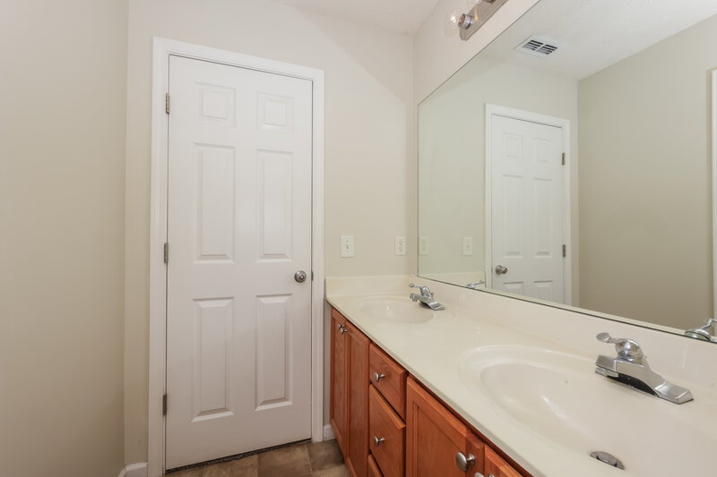1,960/Mo, 1006 Tom Hailey Blvd La Vergne, TN 37086 Bathroom View