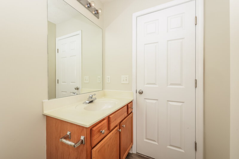 1,960/Mo, 1006 Tom Hailey Blvd La Vergne, TN 37086 Bathroom View 3