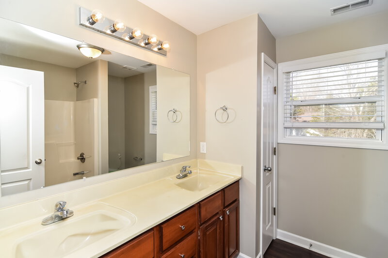 2,055/Mo, 4979 Morning Dove Ln Spring Hill, TN 37174 Main Bathroom View