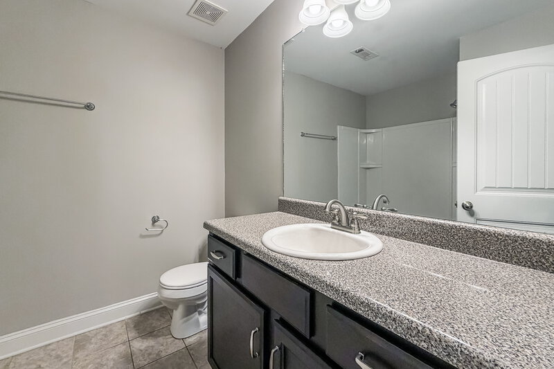 2,600/Mo, 2623 Elam Rd Murfreesboro, TN 37127 Bathroom View