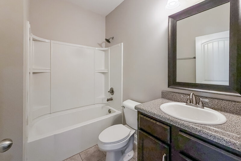 2,600/Mo, 2623 Elam Rd Murfreesboro, TN 37127 Bathroom View 2