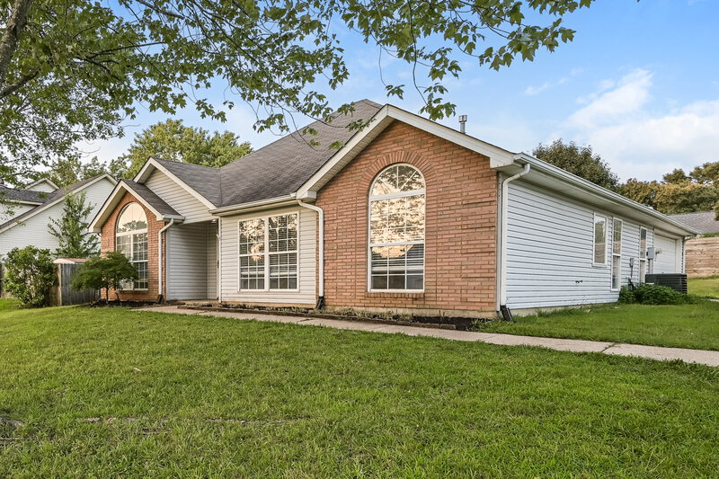 2,040/Mo, 2204 Joann Dr Spring Hill, TN 37174 Front View