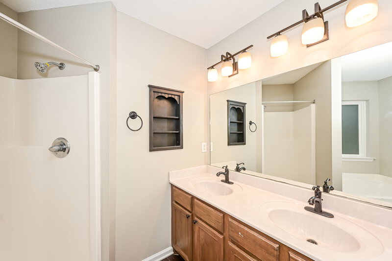 2,040/Mo, 2204 Joann Dr Spring Hill, TN 37174 Main Bathroom View