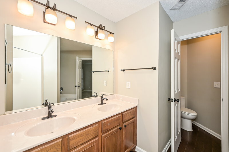 2,040/Mo, 2204 Joann Dr Spring Hill, TN 37174 Main Bathroom View 2