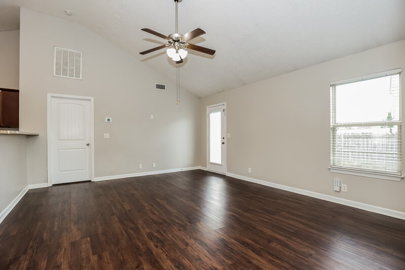 1,855/Mo, 1715 Damascus Rd Murfreesboro, TN 37128 Living Room View 2