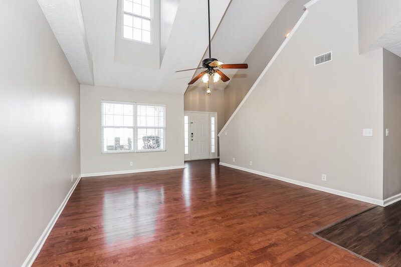 2,210/Mo, 1723 Antebellum Dr Murfreesboro, TN 37128 Living Room View 2