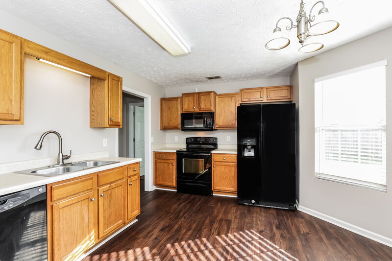 2,210/Mo, 1723 Antebellum Dr Murfreesboro, TN 37128 Kitchen View