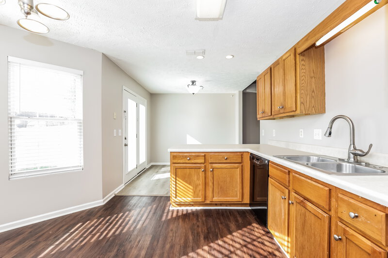 2,210/Mo, 1723 Antebellum Dr Murfreesboro, TN 37128 Kitchen View 2