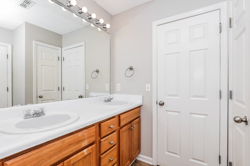 2,210/Mo, 1723 Antebellum Dr Murfreesboro, TN 37128 Main Bathroom View