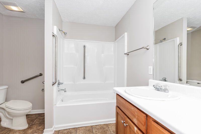 2,210/Mo, 1723 Antebellum Dr Murfreesboro, TN 37128 Bathroom View 2