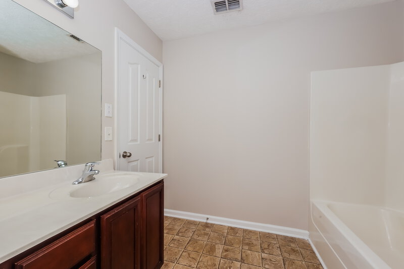 3,340/Mo, 816 Pantera Dr Murfreesboro, TN 37128 Main Bathroom View 2