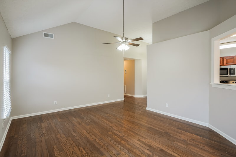 2,250/Mo, 7025 Calderwood Dr Antioch, TN 37013 Living Room View 2
