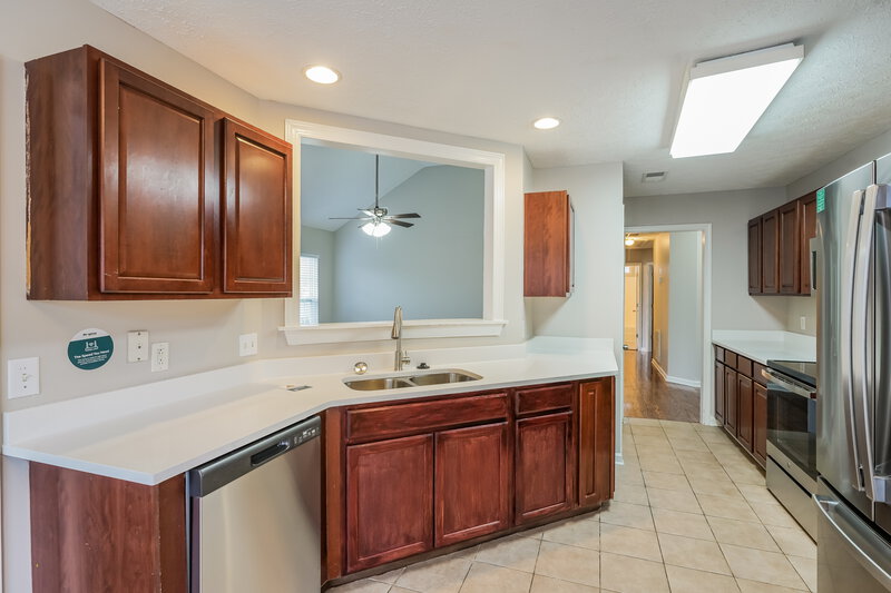 2,250/Mo, 7025 Calderwood Dr Antioch, TN 37013 Kitchen View 2