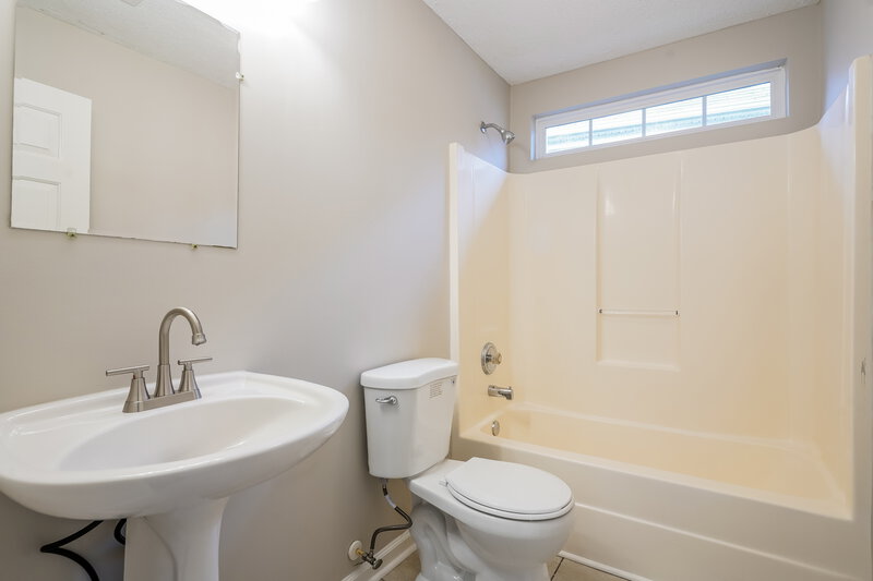 2,250/Mo, 7025 Calderwood Dr Antioch, TN 37013 Bathroom View