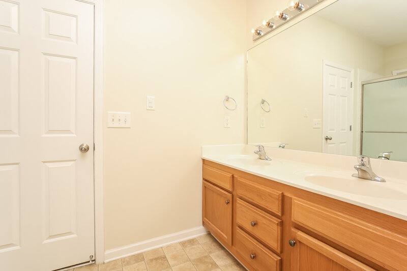 2,425/Mo, 130 Megan St Spring Hill, TN 37174 Main Bathroom View