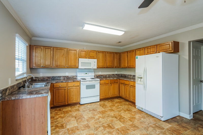 2,350/Mo, 3137 Hidden Creek Dr Antioch, TN 37013 Kitchen View 2