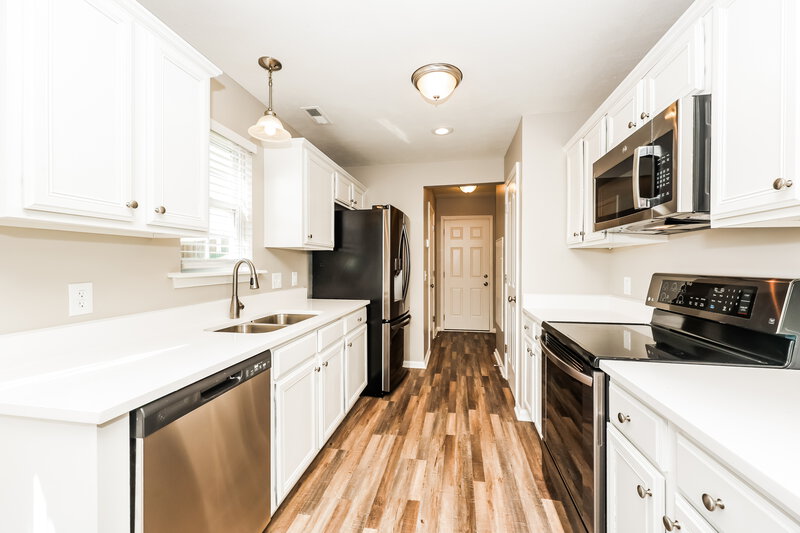 2,110/Mo, 1007 Cheryl Ln La Vergne, TN 37086 Kitchen View