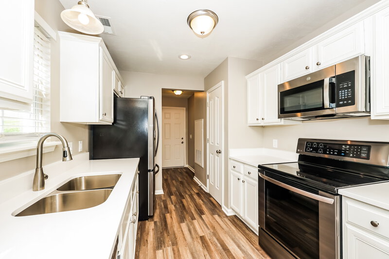 2,110/Mo, 1007 Cheryl Ln La Vergne, TN 37086 Kitchen View 2