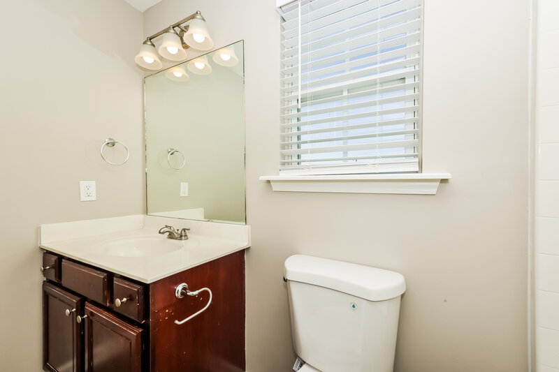 2,110/Mo, 1007 Cheryl Ln La Vergne, TN 37086 Bathroom View 2