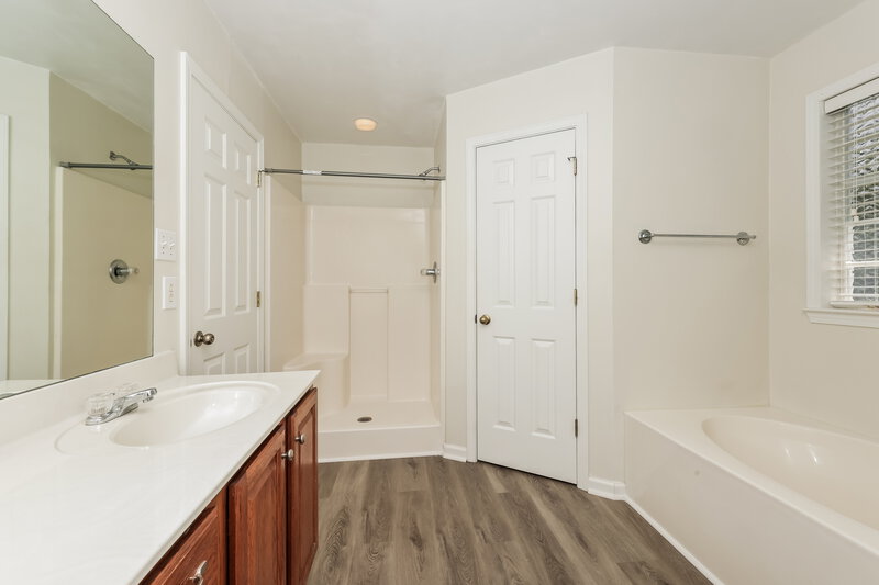 2,405/Mo, 3235 Bilbrey Dr Murfreesboro, TN 37128 Main Bathroom View