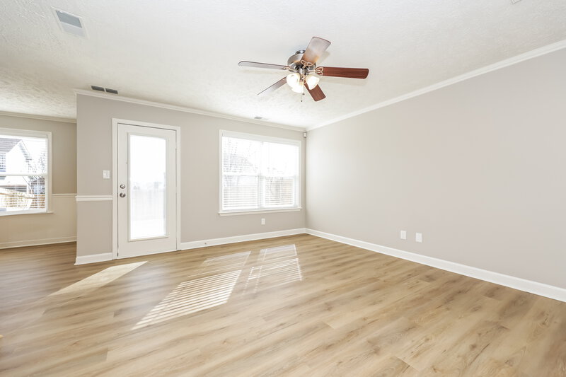 2,075/Mo, 1613 Beaconcrest Cir Murfreesboro, TN 37128 Living Room View 2