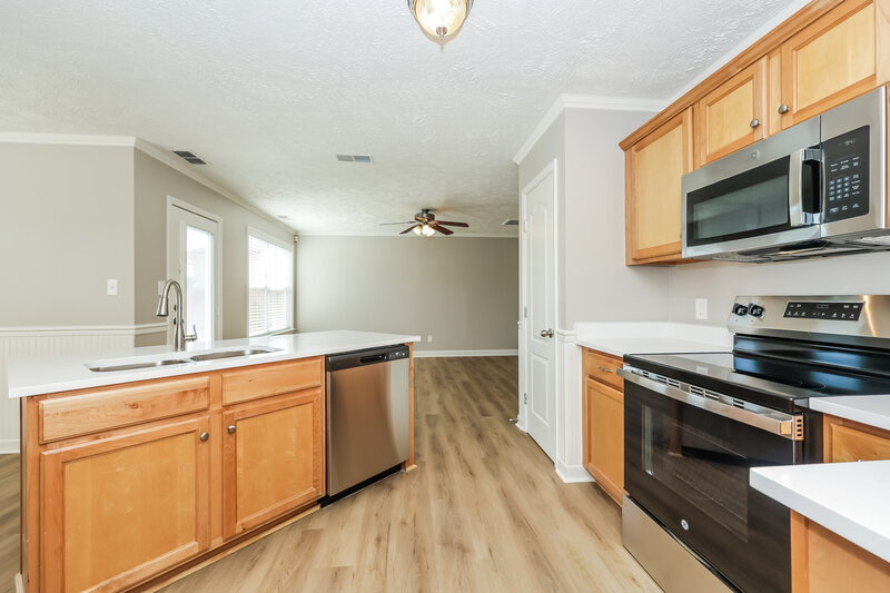 2,075/Mo, 1613 Beaconcrest Cir Murfreesboro, TN 37128 Kitchen View 2
