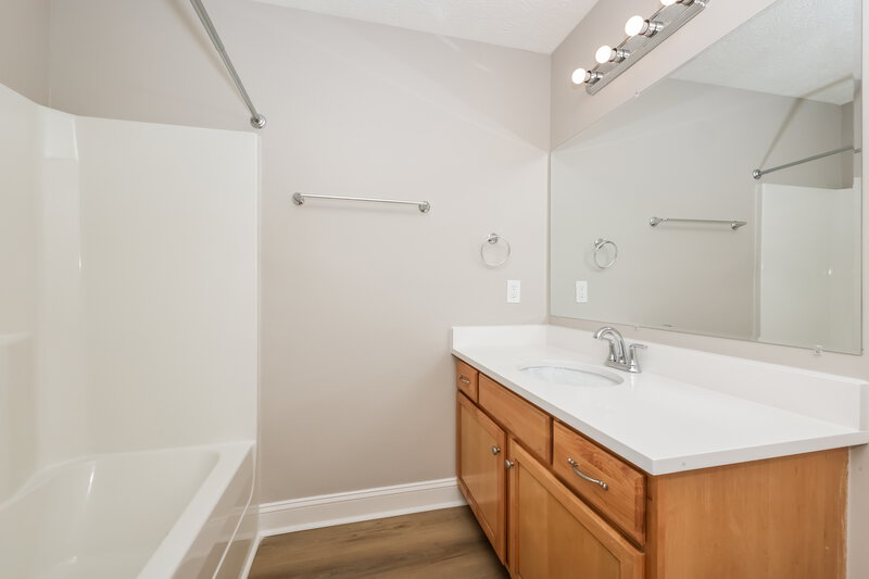 2,075/Mo, 1613 Beaconcrest Cir Murfreesboro, TN 37128 Main Bathroom View