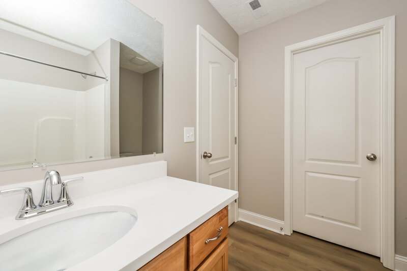 2,075/Mo, 1613 Beaconcrest Cir Murfreesboro, TN 37128 Main Bathroom View 2