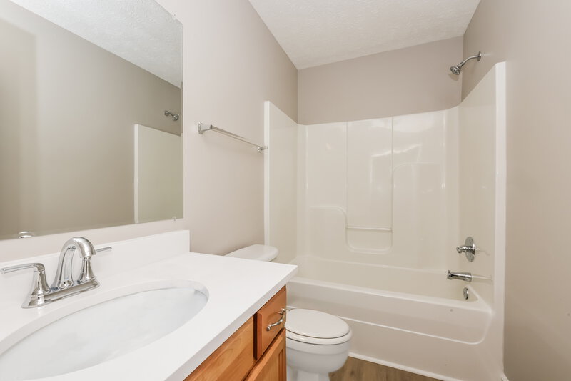 2,075/Mo, 1613 Beaconcrest Cir Murfreesboro, TN 37128 Bathroom View