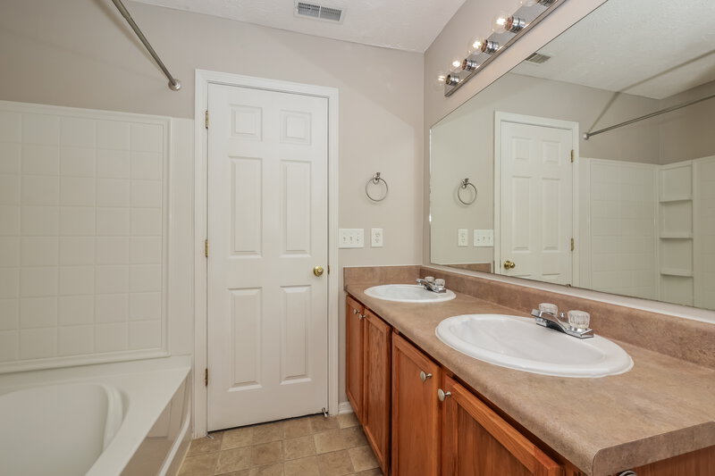 1,985/Mo, 2691 Sutherland Dr Thompsons Station, TN 37179 Main Bathroom View 2