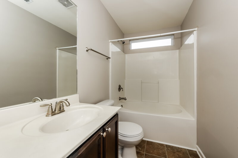 2,165/Mo, 8006 Alydar Ct Spring Hill, TN 37174 Main Bathroom View
