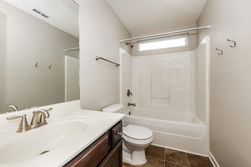 2,165/Mo, 8006 Alydar Ct Spring Hill, TN 37174 Main Bathroom View 3