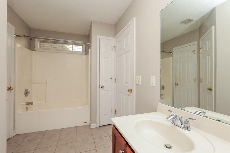 2,345/Mo, 3404 Whitesail Ct Antioch, TN 37013 Main Bathroom View