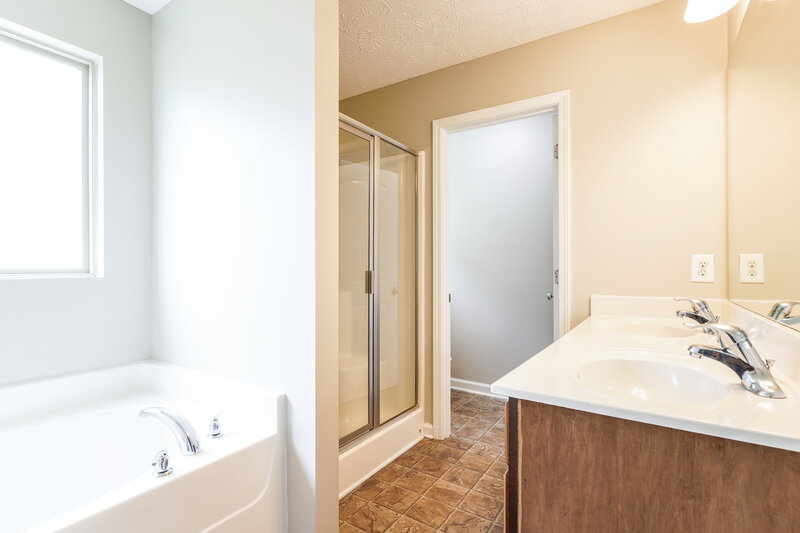 2,425/Mo, 1096 Shire Dr Antioch, TN 37013 Main Bathroom View