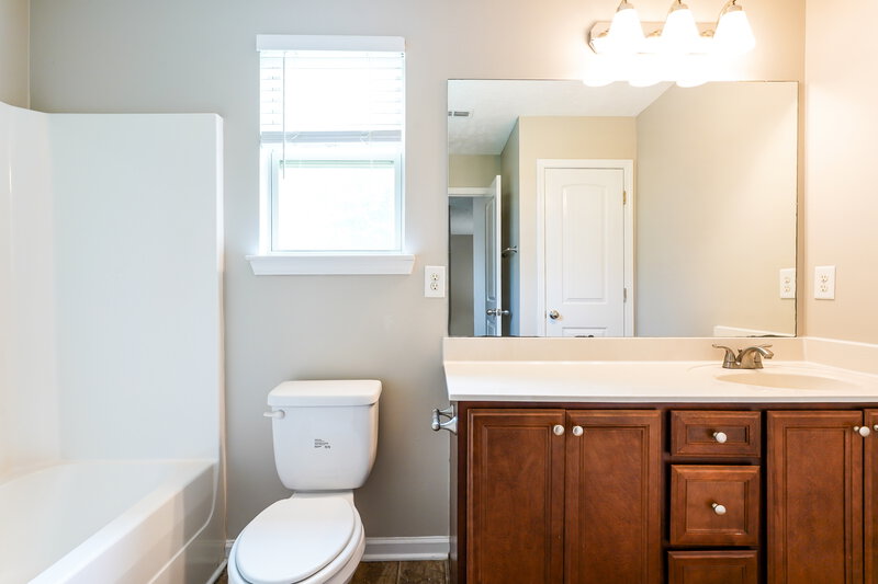 2,425/Mo, 1096 Shire Dr Antioch, TN 37013 Bathroom View