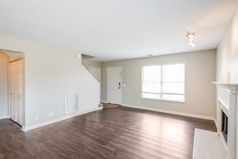 2,335/Mo, 1701 Stone Hollow Ct Hermitage, TN 37076 Living Room View 2