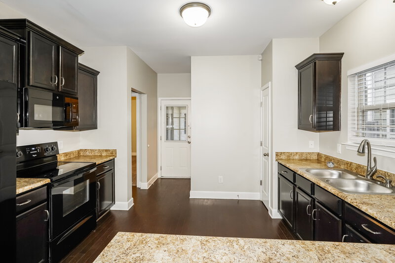 2,760/Mo, 2004 Avery Park Dr Smyrna, TN 37167 Kitchen View 2