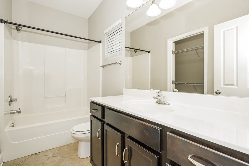 2,760/Mo, 2004 Avery Park Dr Smyrna, TN 37167 Main Bathroom View