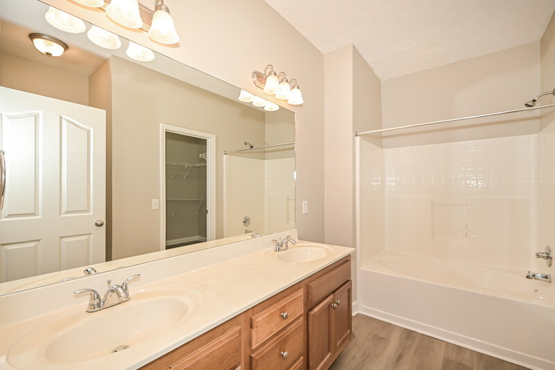 2,395/Mo, 1448 Jeter Way Murfreesboro, TN 37129 Main Bathroom View