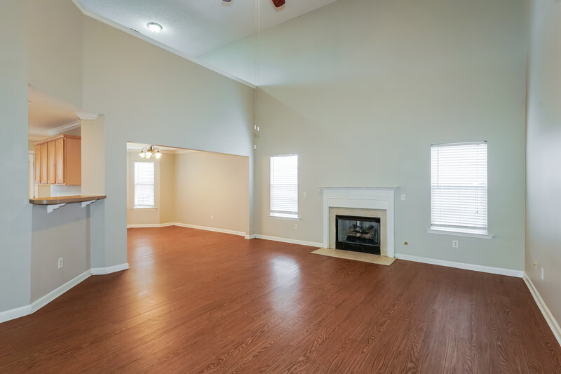 2,190/Mo, 6836 Hickory Rim Ct Antioch, TN 37013 Living Room View 2