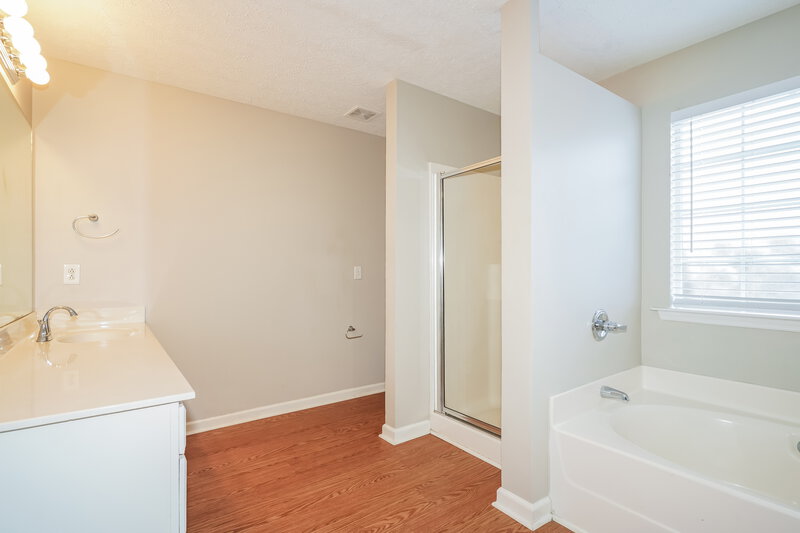 2,190/Mo, 6836 Hickory Rim Ct Antioch, TN 37013 Main Bathroom View