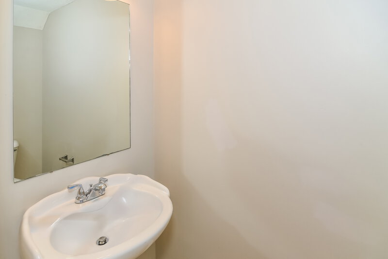 1,880/Mo, 612 Mable Dr La Vergne, TN 37086 Bathroom View