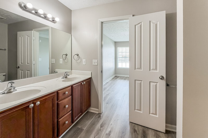 2,000/Mo, 2116 Cason Trl Murfreesboro, TN 37128 Main Bathroom View