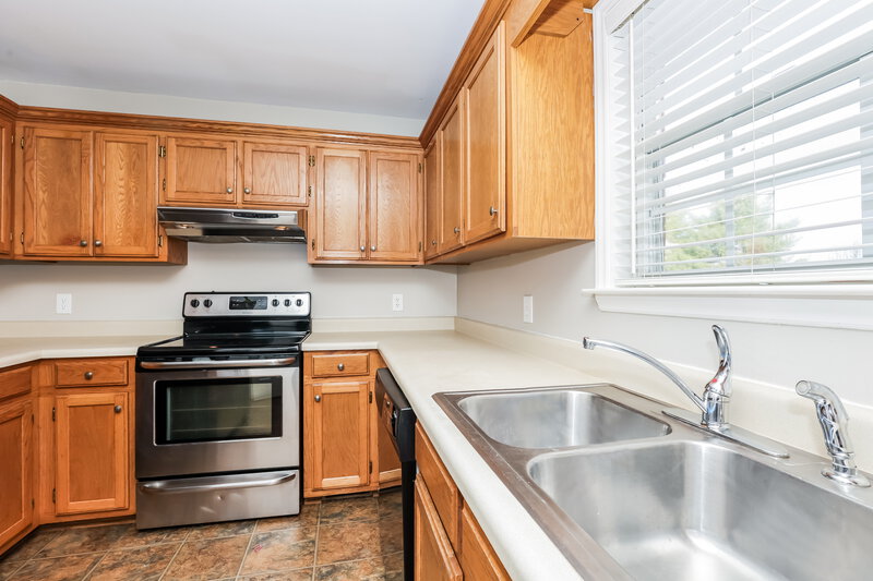 2,555/Mo, 2306 Amber Glen Dr Murfreesboro, TN 37128 Kitchen View 2