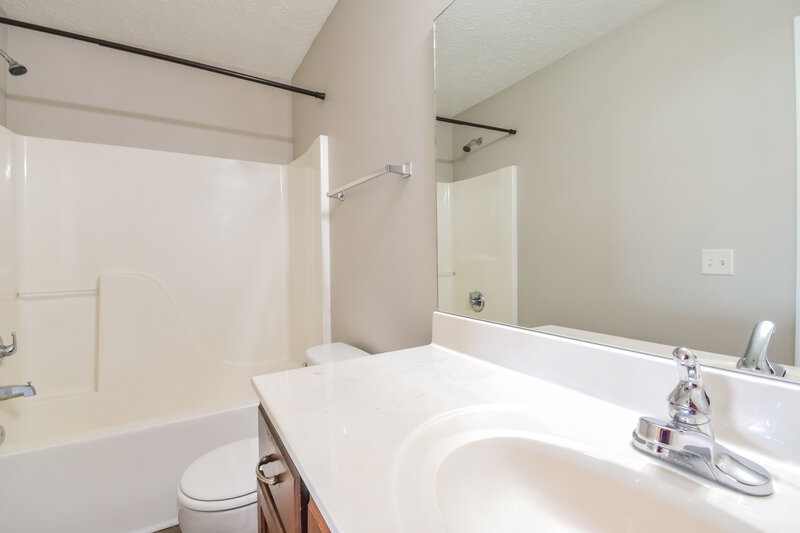 2,610/Mo, 1424 Beaconcrest Cir Murfreesboro, TN 37128 Bathroom View