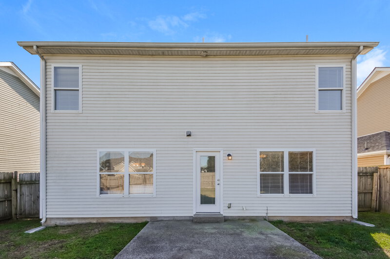 2,610/Mo, 1424 Beaconcrest Cir Murfreesboro, TN 37128 Rear View