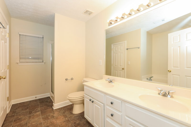 2,350/Mo, 124 Baker Springs Ln Spring Hill, TN 37174 Main Bathroom View