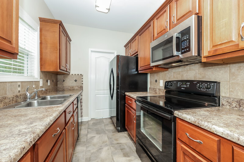 1,755/Mo, 8002 Starling Ct Spring Hill, TN 37174 Kitchen View 2